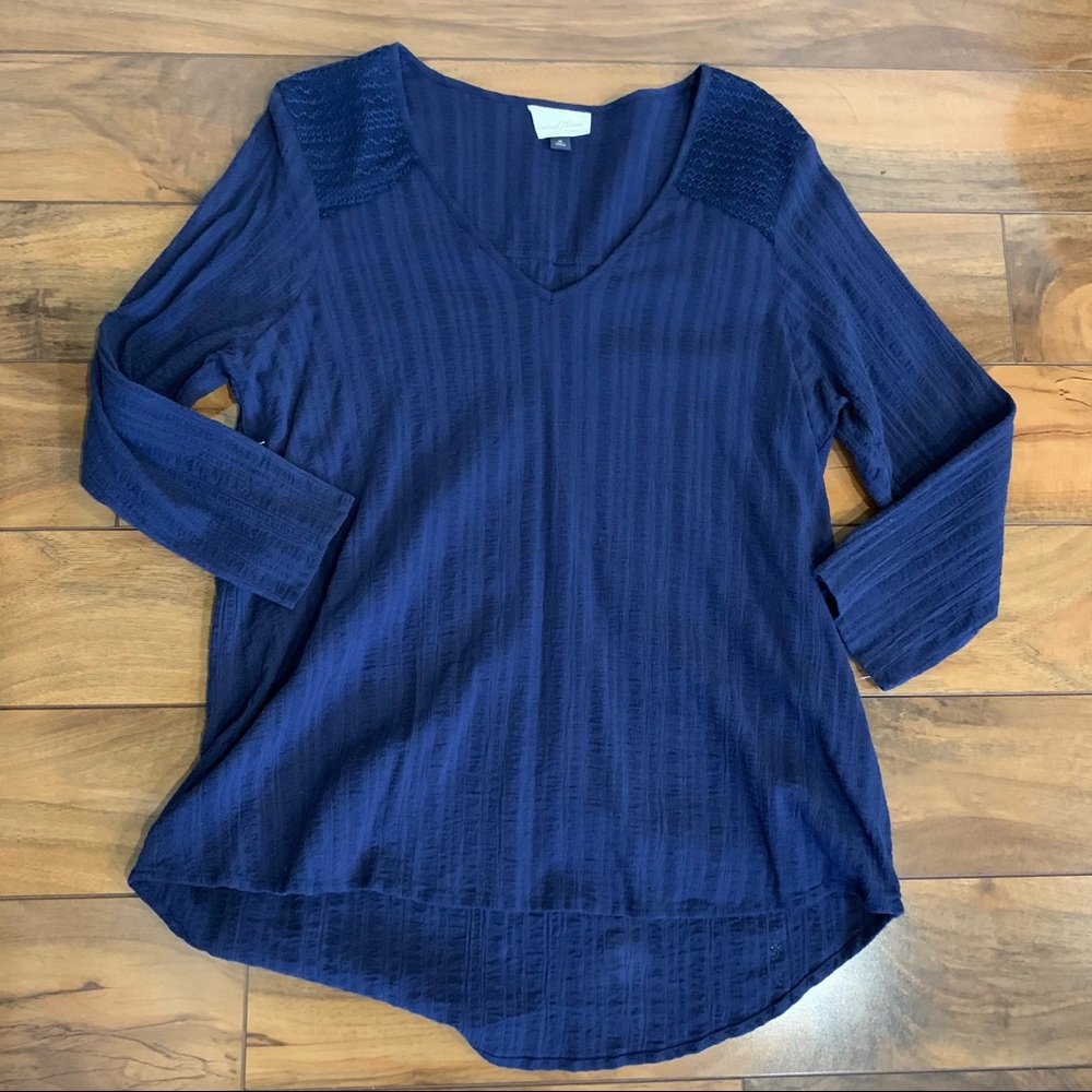 Universal Thread top